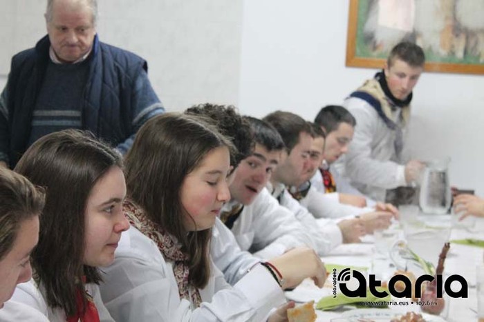 Talaiak tanten azpian ere dantzan - 43