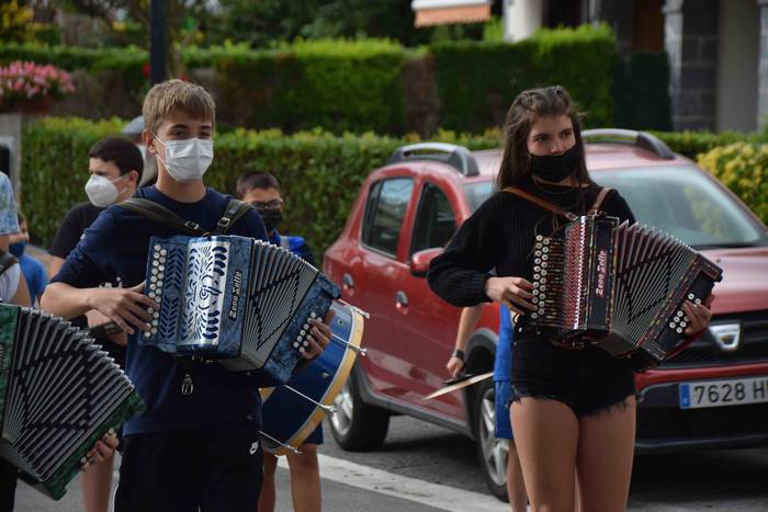 Festari itxura ematen, musik 17 1627663336402