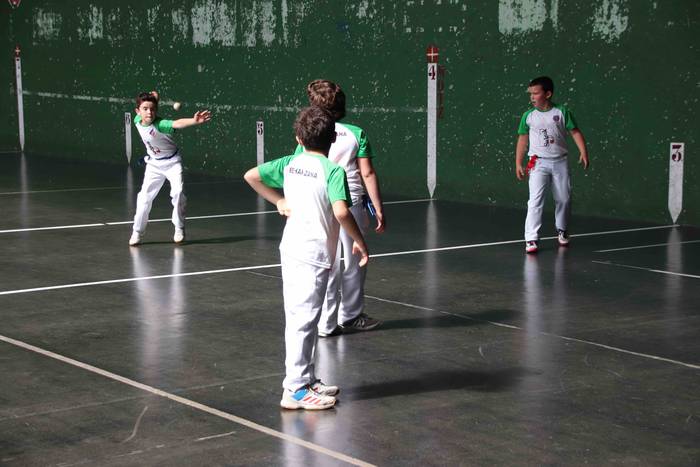 Behar Zana elkarteko festa 2 19 1559405185819