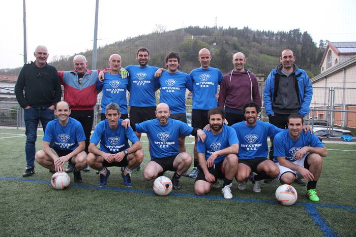 Intxurreko beteranoen ostikadak