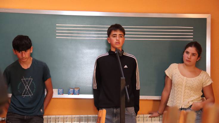 Villabonako bi bertsolari, eskolarteko txapelketako finalean