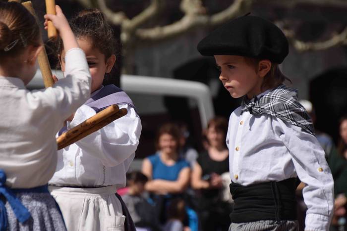 Oinkari dantza taldearen dan 15 1648304060011