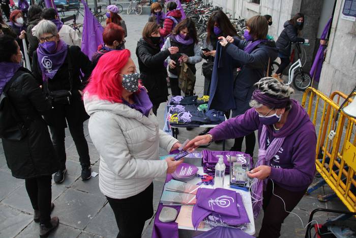 Emakumeek eskualdeko kaleak  8 1615231225194