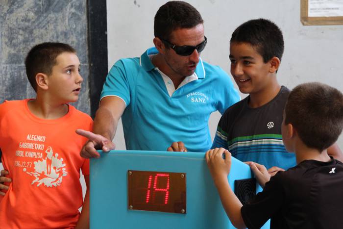 Helduak mahaiaren bueltan, e 43 1502640840073