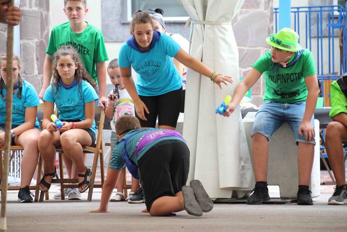 Lotsak ez du lekurik salontz 27 1565373548233