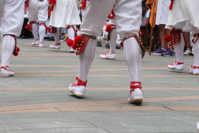 Santuek eta dantzariek poztu 49 1498312445685