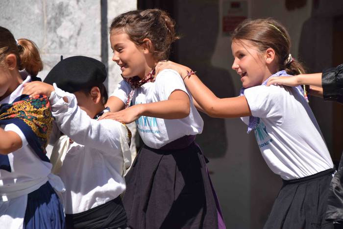 Orendain festak dantza emana 16 1534332712152