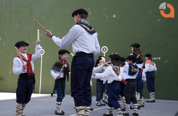 Eskolak argazki galeria 2 19 1423852935905