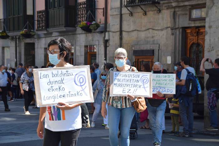 Zerbitzu publikoen aldeko mo 26 1593257986048