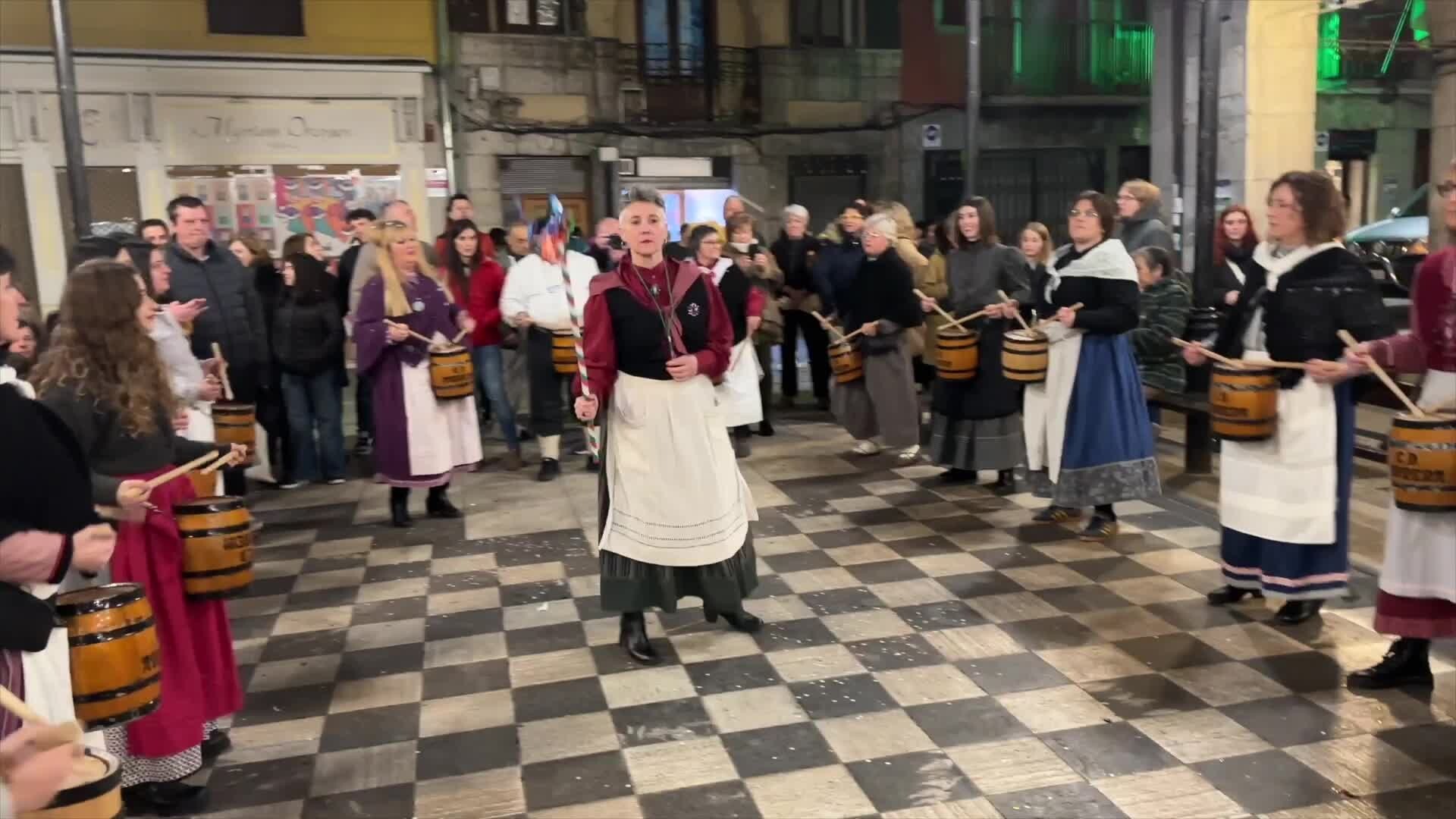 Doinu alaiez kaleak girotzen
