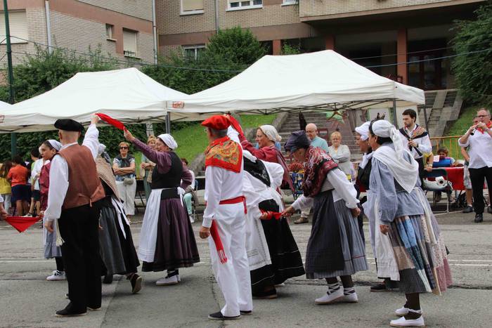 Larrain dantza egin dute Ama 14 1562505577488