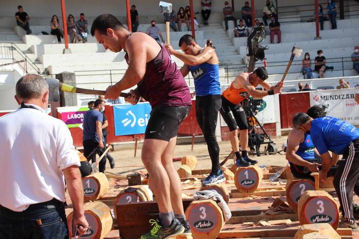 Izetatarrek jantzi dute txap 27 1624130521258