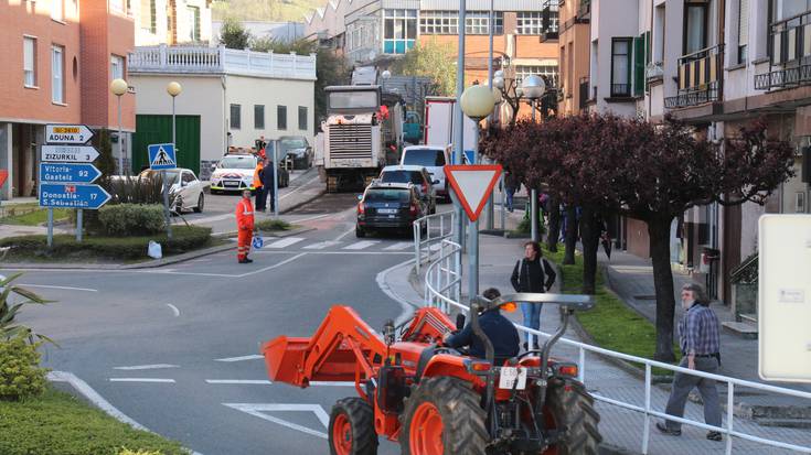 Hasi dituzte Bulandegiko bidea konpontzeko lanak