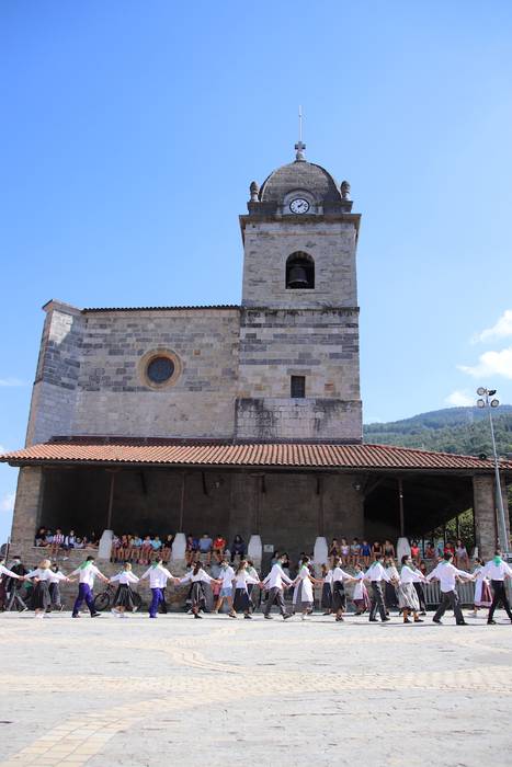 Berriro ere elkarri eskutik  33 1632576979298