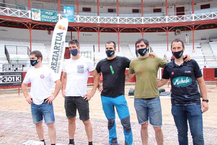 Izetatarrek jantzi dute txap 92 1624130544443