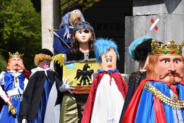 Haurrek egindako erraldoiek  4 1556984186409