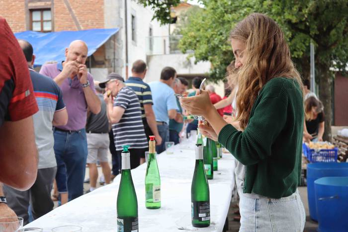 Txakolin dastaketarekin ase  25 1659354832381