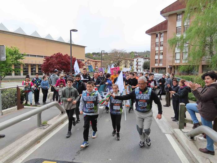 korrika, furgonetatik, Aizto 60 1649421642345