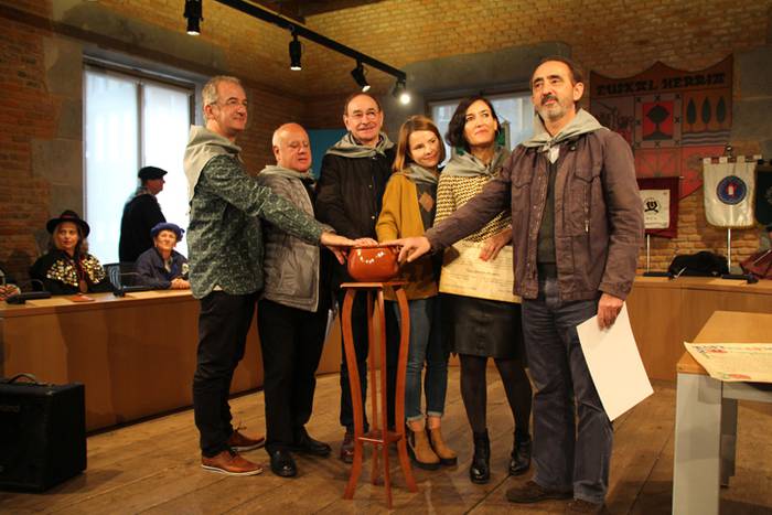 Tolosako Babarrun Kofradiako kide berriak 25 1479648795545