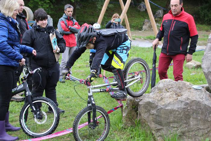 Oreka landuz, bi gurpilen ga 10 1525011645774