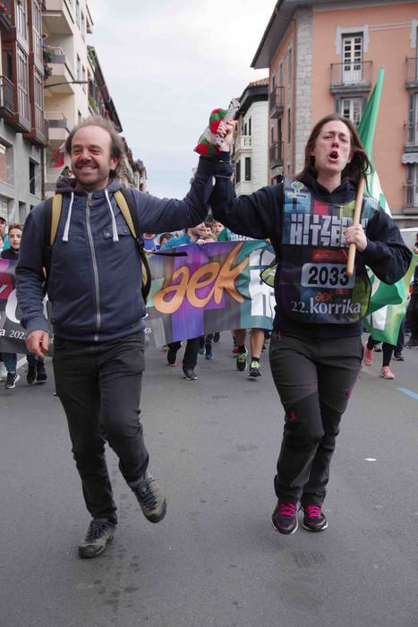 22. Korrika, furgonetatik, T 15 1649420176327