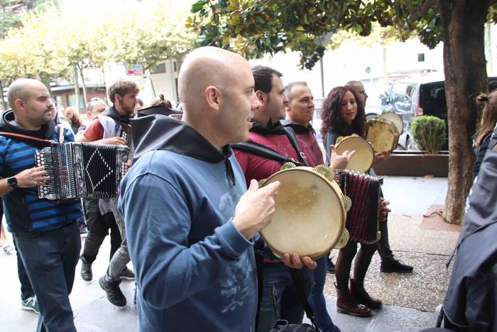 Hauspoa trikitiari 47 1570286819342