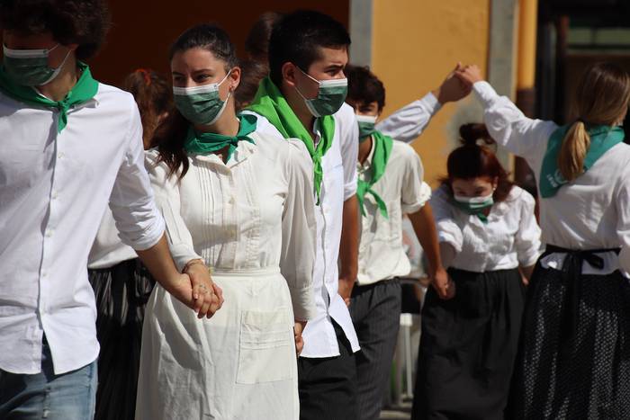 Berriro ere elkarri eskutik  28 1632576978734