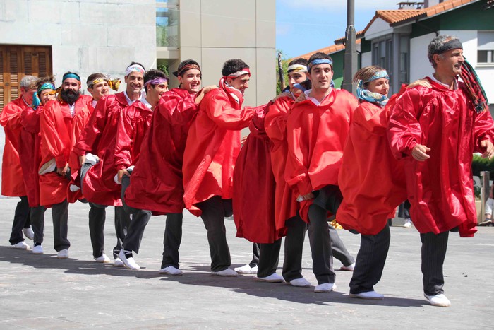 Emakumeak Adunako Axeri-dantzan, lehen aldiz - 100