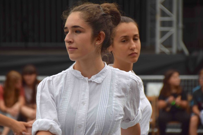 Soka dantzak jende ugari bildu du Errebote plazan - 29