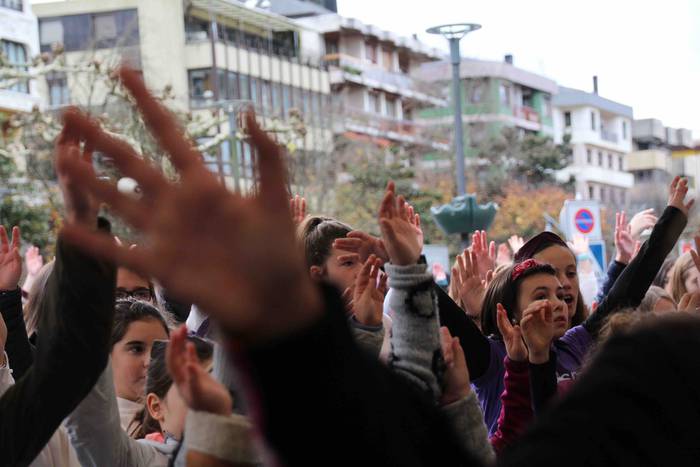 Dantza aldarri bilakatu dute 17 1543066658112