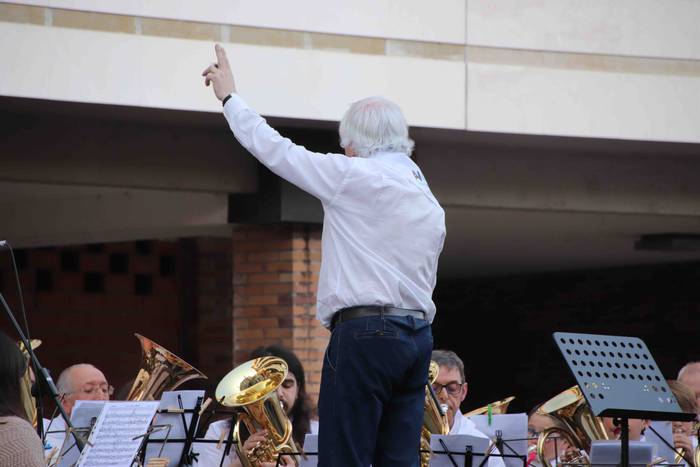 Banda Topaketa AV400Urte 39 1553970431577