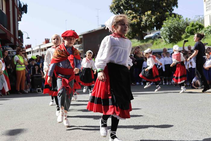 Dantzari eguna ari dira ospa 19 1652614046171