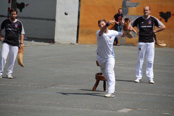 Behar Zana 70. urteurrena errebotea 49 1465127736484