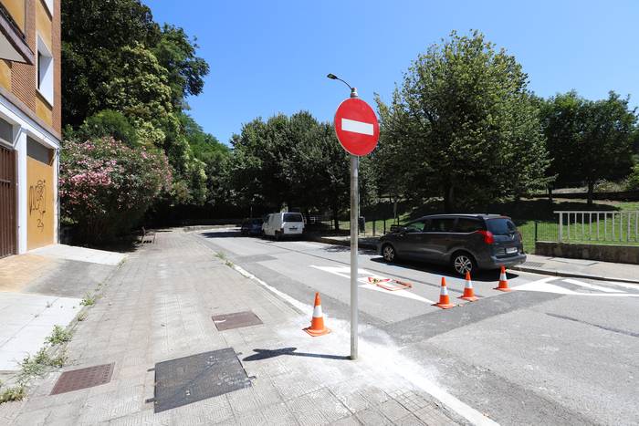 Norabide aldaketa eta 18 aparkaleku berri, San Joan kalean