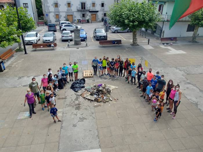 Amezketa inguruak garbitzen  5 1627558495002