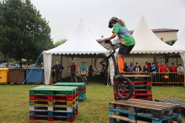 Erakustaldi batekin hasi dir 28 1496515094623