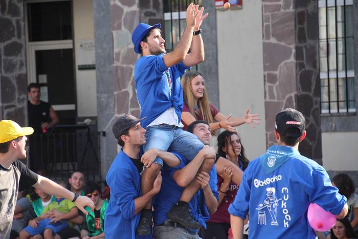 Lehiatik gutxi, festatik ask 27 1534073991276