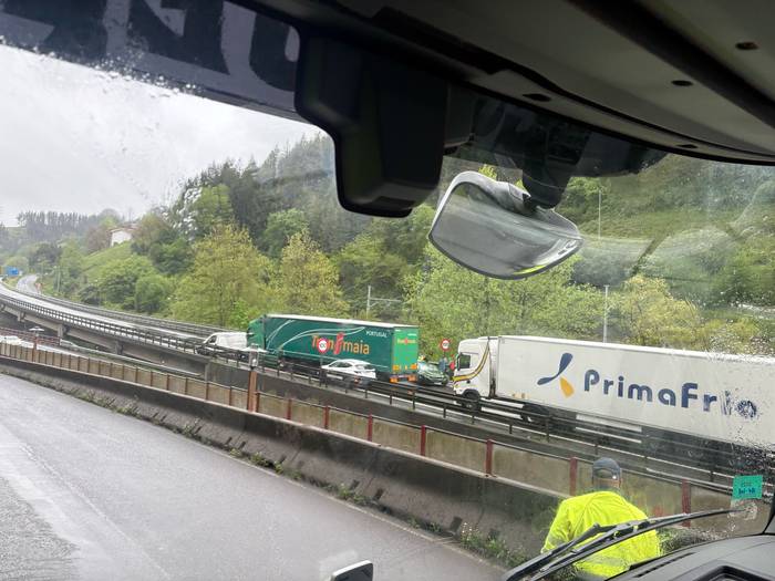 N-1 errepidea moztu dute Gasteizerako noranzkoan istripu bategatik