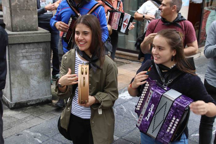 Hauspoa trikitiari 42 1570286813274