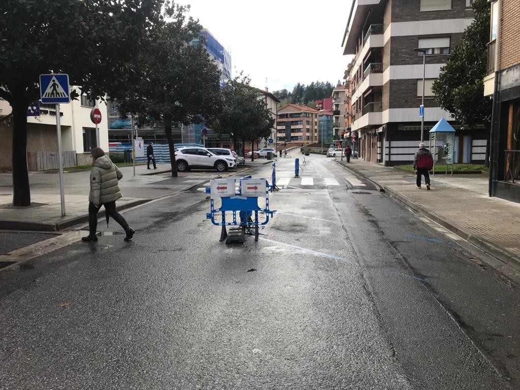 Neurriak hartu dituzte auto ilarak ekiditeko