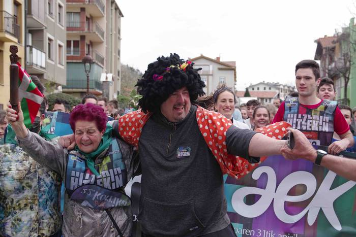 korrika, furgonetatik, Anoet 40 1649421141041