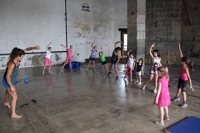 Hurrengo Ama Birjinari begira 4 1471366767055