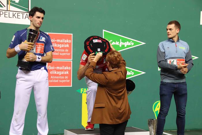 Final baten maila, baita har 100 1574026416979