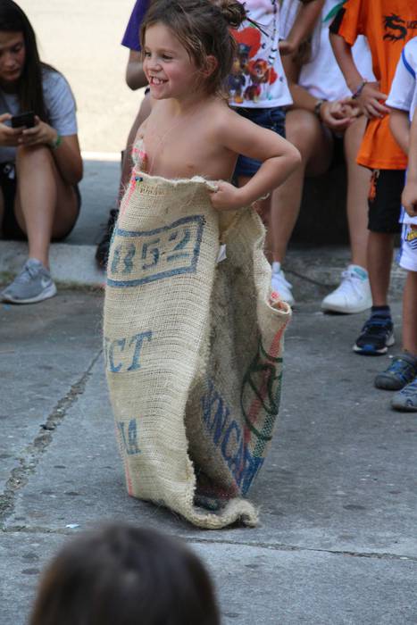 Festak hastearekin batera, j 33 1502727429253