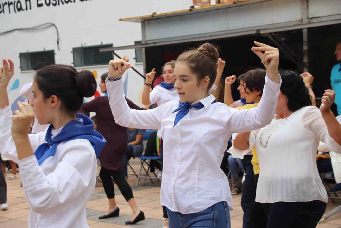 Euskal dantzek harrobia dute 27 1567950048708