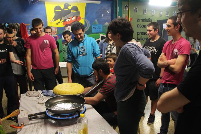 Anoetako Gaztetxea Urtemuga Eguna  13 1462649178967