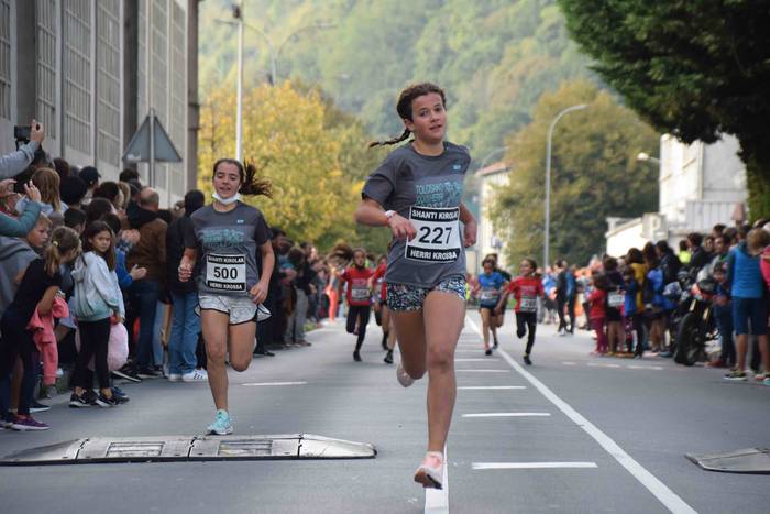 Gozatu egin dute txikienek S 58 1634039500857