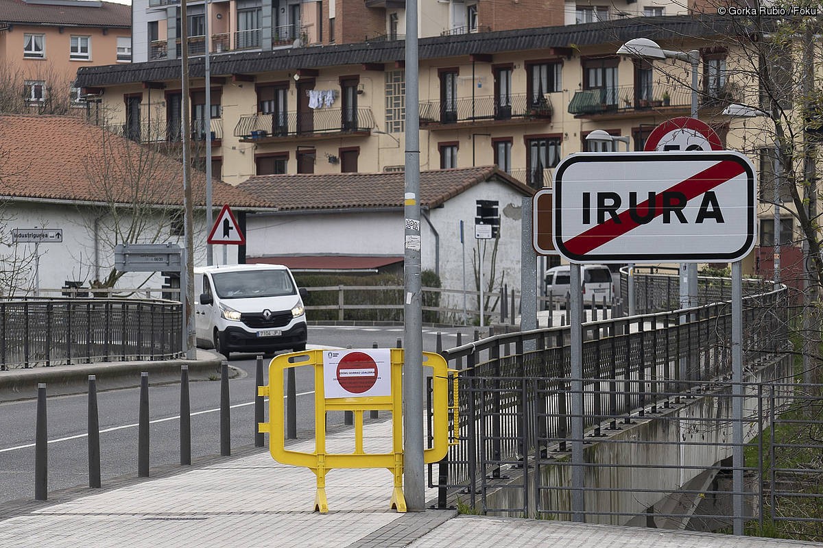 Konfinatuta, herri txiki batean