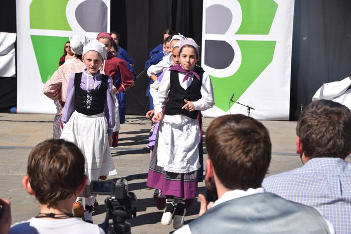 Dantzari txikiak, goizeko pr 77 1491666855246