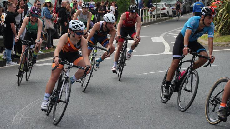 Berrehun duatloilari inguru ariko dira Zizurkilen lehian